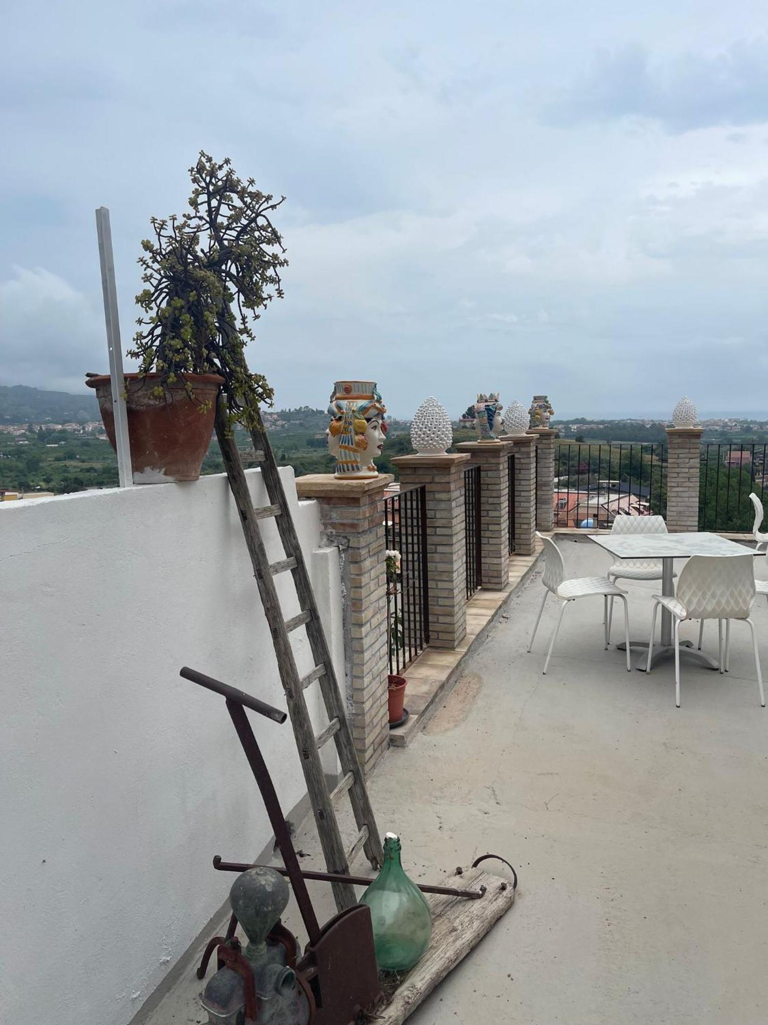 Bed And Relax-Il Maniero Bed & Breakfast Calatabiano Exterior photo