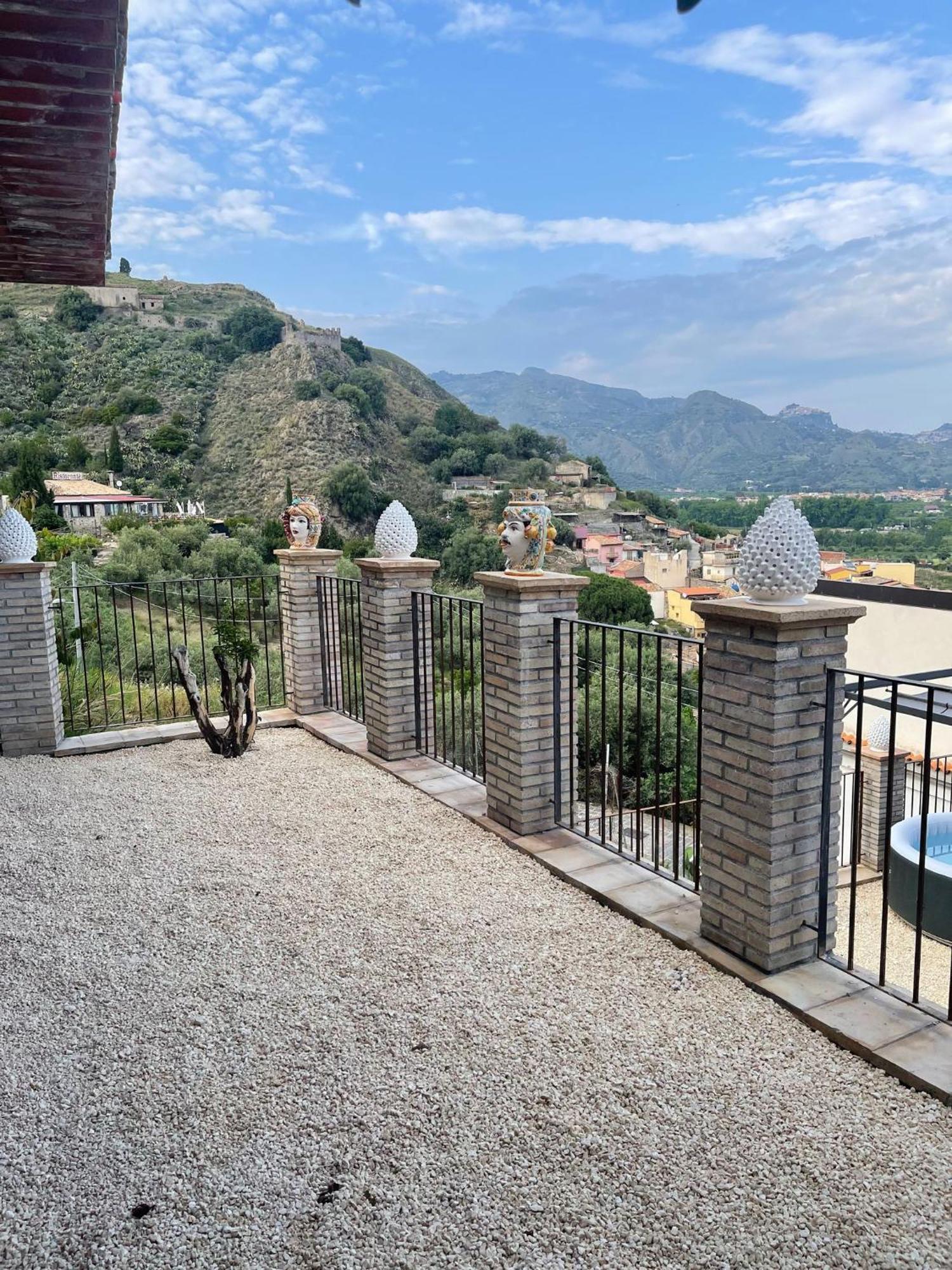 Bed And Relax-Il Maniero Bed & Breakfast Calatabiano Exterior photo