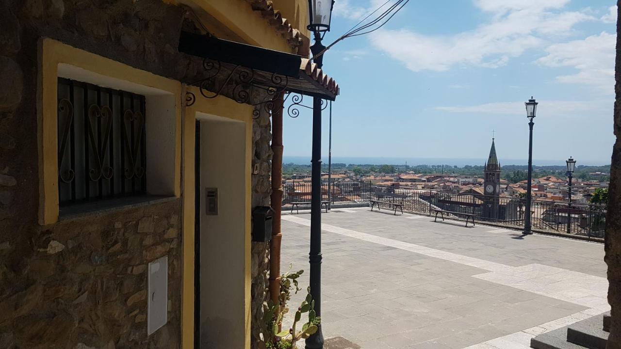Bed And Relax-Il Maniero Bed & Breakfast Calatabiano Exterior photo